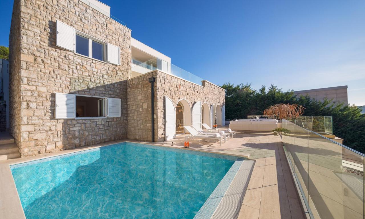 Luxury Seafront Villa Primosten Glamour With Private Pool, Sauna And Gym At The Beach In Primošten Εξωτερικό φωτογραφία